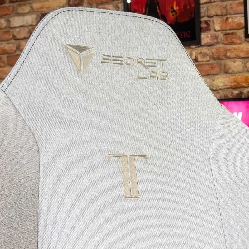 secretlab titan evo 2022 schienale con logo